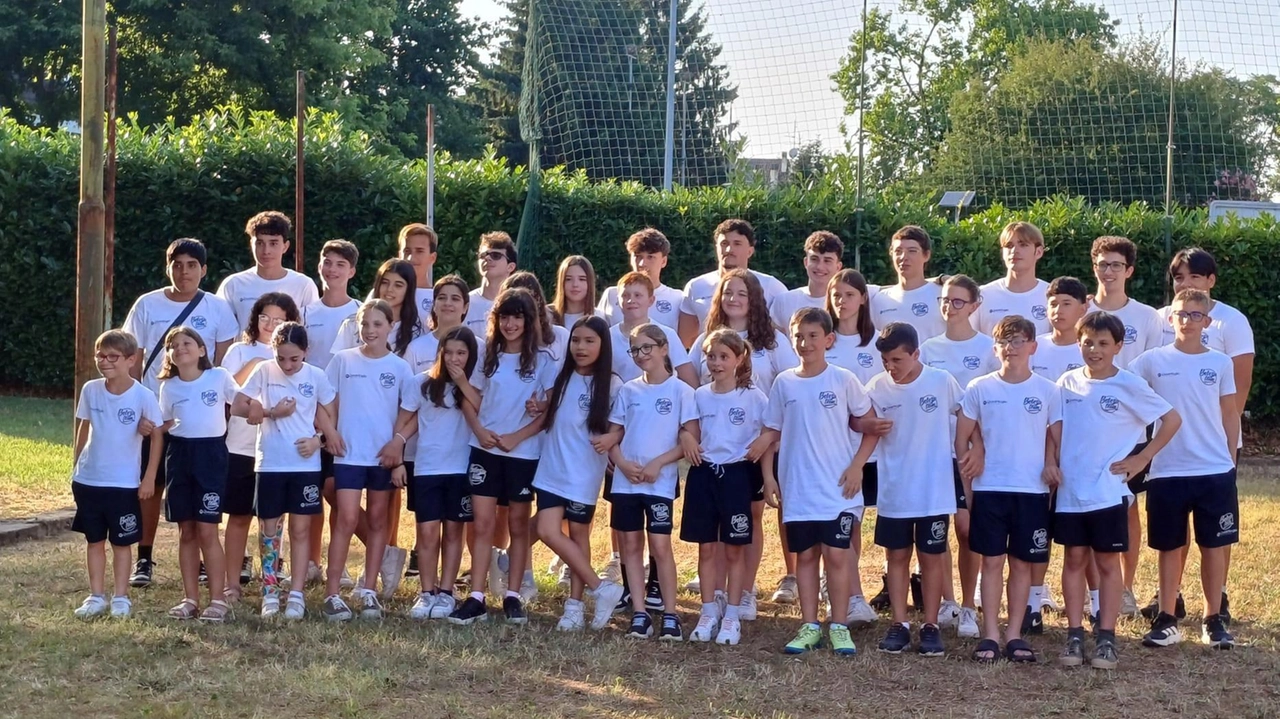 Teresa, 11 anni, e Francesco, 12, punti di forza del “Swim team Beleza“, pronti per gli assoluti paralimpici "Cinque volte a settimana in vasca per prepararci, ma abbiamo imparato a conciliare lo sport e la scuola".