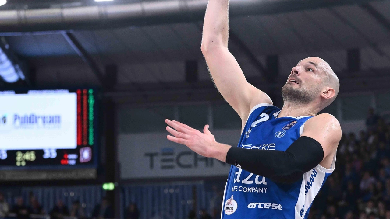 Cade in overtime al cospetto di Derthona la Pallacanestro Brescia. La vetta solitaria dura solo una settimana per gli uomini... Cade in overtime al cospetto di Derthona la Pallacanestro Brescia. La vetta solitaria dura solo una settimana per gli uomini...