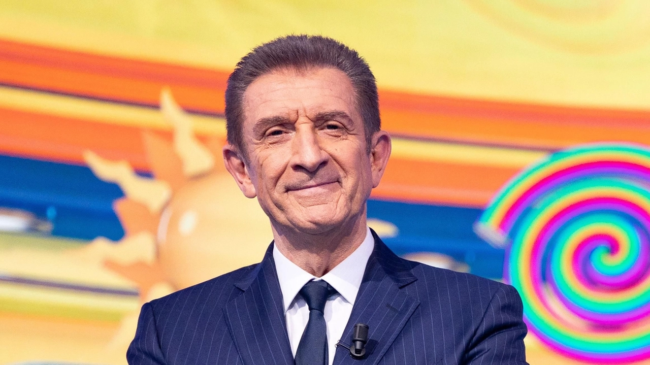 Ezio Greggio, 70 anni, icona di cinema e tv, volto di Striscia la Notizia, è oggi in scena al Teatro Celebrazioni di Bologna. Il 21 febbraio sarà sul palco del Dal Verme di Milano Ezio Greggio, 70 anni, icona di cinema e tv, volto di Striscia la Notizia, è oggi in scena al Teatro Celebrazioni di Bologna. Il 21 febbraio sarà sul palco del Dal Verme di Milano