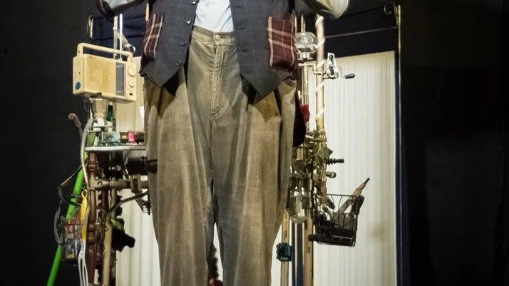 Il Signor Scartapenna si esibirà insieme a due colleghi prestigiatori al gruppo di ballo Magic Broadway Il Signor Scartapenna si esibirà insieme a due colleghi prestigiatori al gruppo di ballo Magic Broadway