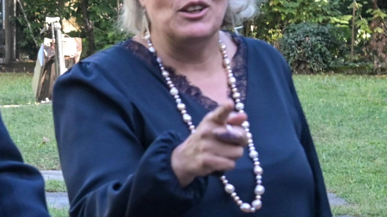 Approvato dal Consiglio comunale all’unanimità il nuovo regolamento per gli affidi di minori, proposto dall’assessore all’Inclusione Paola Reguzzoni (foto). Obiettivo... Approvato dal Consiglio comunale all’unanimità il nuovo regolamento per gli affidi di minori, proposto dall’assessore all’Inclusione Paola Reguzzoni (foto). Obiettivo...