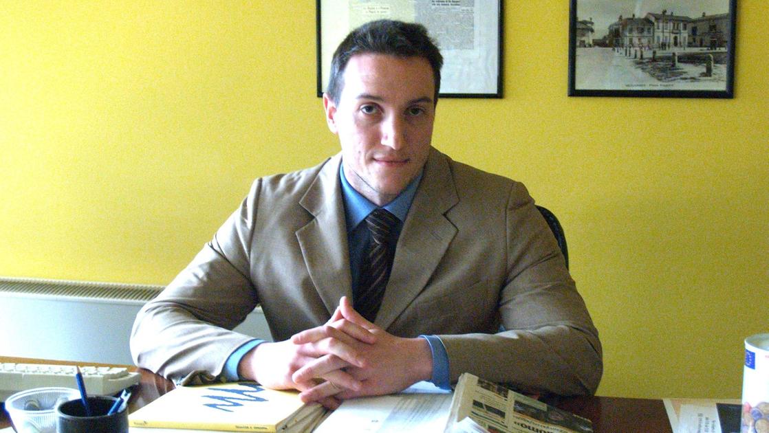 Secugnago, la sfida del sindaco ai cittadini: “Troppe chiacchiere da bar, offro tre giorni al mio posto” Secugnago, la sfida del sindaco ai cittadini: “Troppe chiacchiere da bar, offro tre giorni al mio posto”