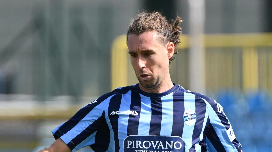 Grazie al 3-1 del Rigamonti-Ceppi, il Lecco supera il Trento e rimane in testa alla classifica del girone A di... Grazie al 3-1 del Rigamonti-Ceppi, il Lecco supera il Trento e rimane in testa alla classifica del girone A di...