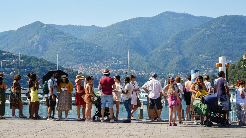 Como dichiara guerra ai “buttadentro” e alla giungla turistica che assedia la città Como dichiara guerra ai “buttadentro” e alla giungla turistica che assedia la città