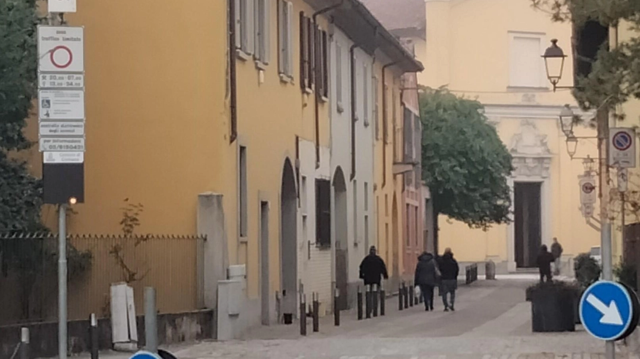 Il centro storico di Cormano Vecchia diventerà Zona a traffico limitato con telecamere per leggere le targhe. Accesso consentito solo a residenti e veicoli autorizzati, con sanzioni per chi viola le regole. Attivazione prevista per il 25 novembre. Il centro storico di Cormano Vecchia diventerà Zona a traffico limitato con telecamere per leggere le targhe. Accesso consentito solo a residenti e veicoli autorizzati, con sanzioni per chi viola le regole. Attivazione prevista per il 25 novembre.