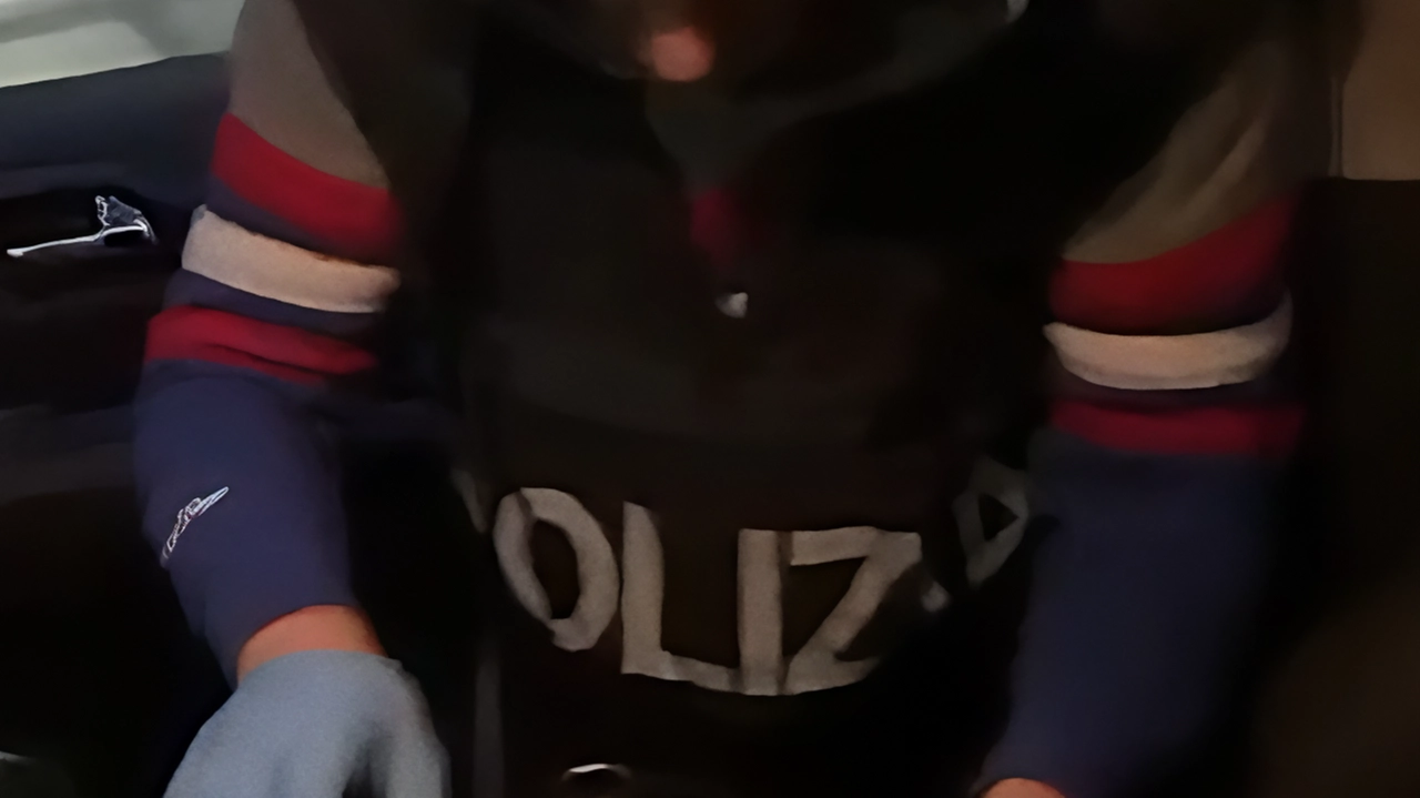 Gli agenti hanno trovato sotto il sedile, lato passeggero, il pacco con la cocaina Gli agenti hanno trovato sotto il sedile, lato passeggero, il pacco con la cocaina