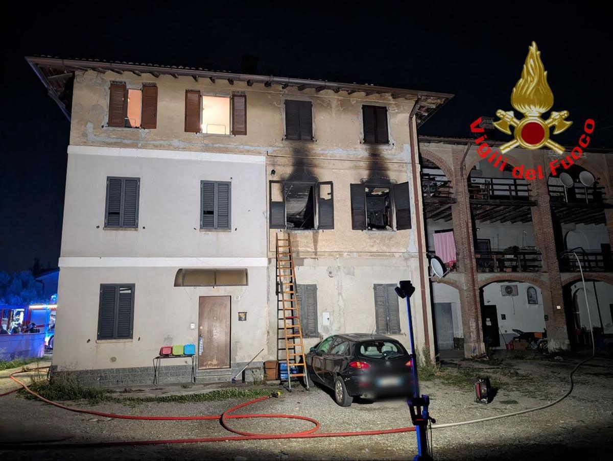 incendio a giussano evacuato un intero palazzo in via statuto