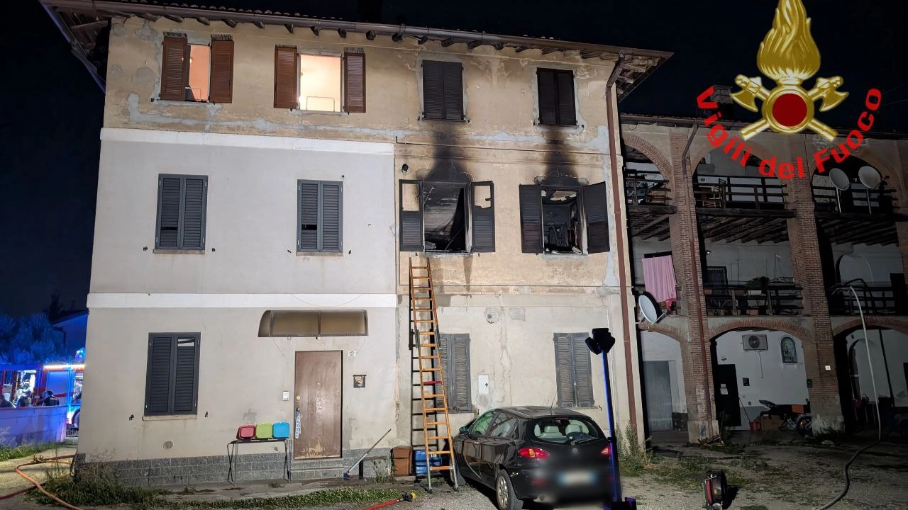 Giussano, lo stabile di via Statuto interessato dall'incendio