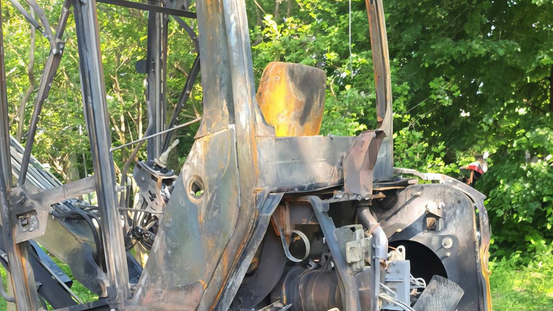 Parco Cabassina incendiati due mezzi: "Non ci fermeremo" Parco Cabassina incendiati due mezzi: "Non ci fermeremo"