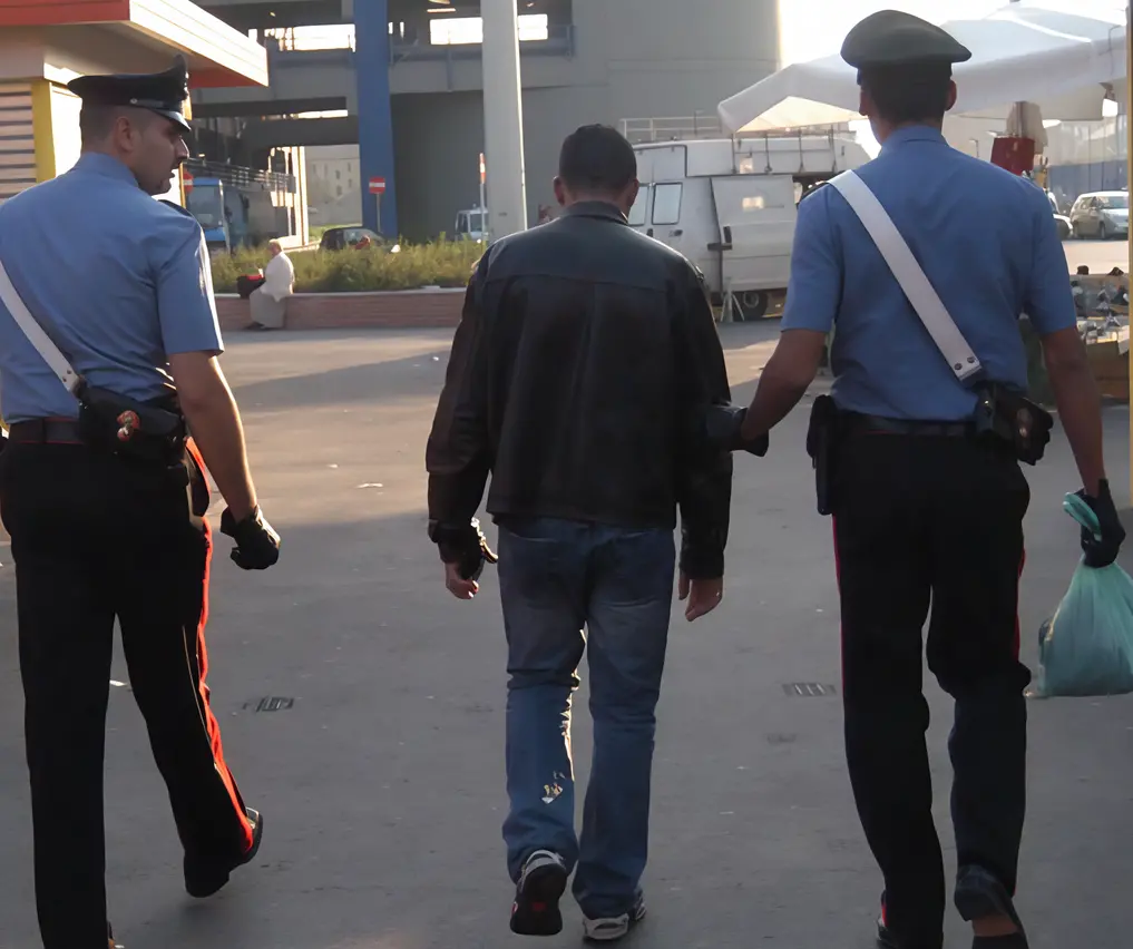 Rapina con percosse per gli occhiali da sole: processo per direttissima