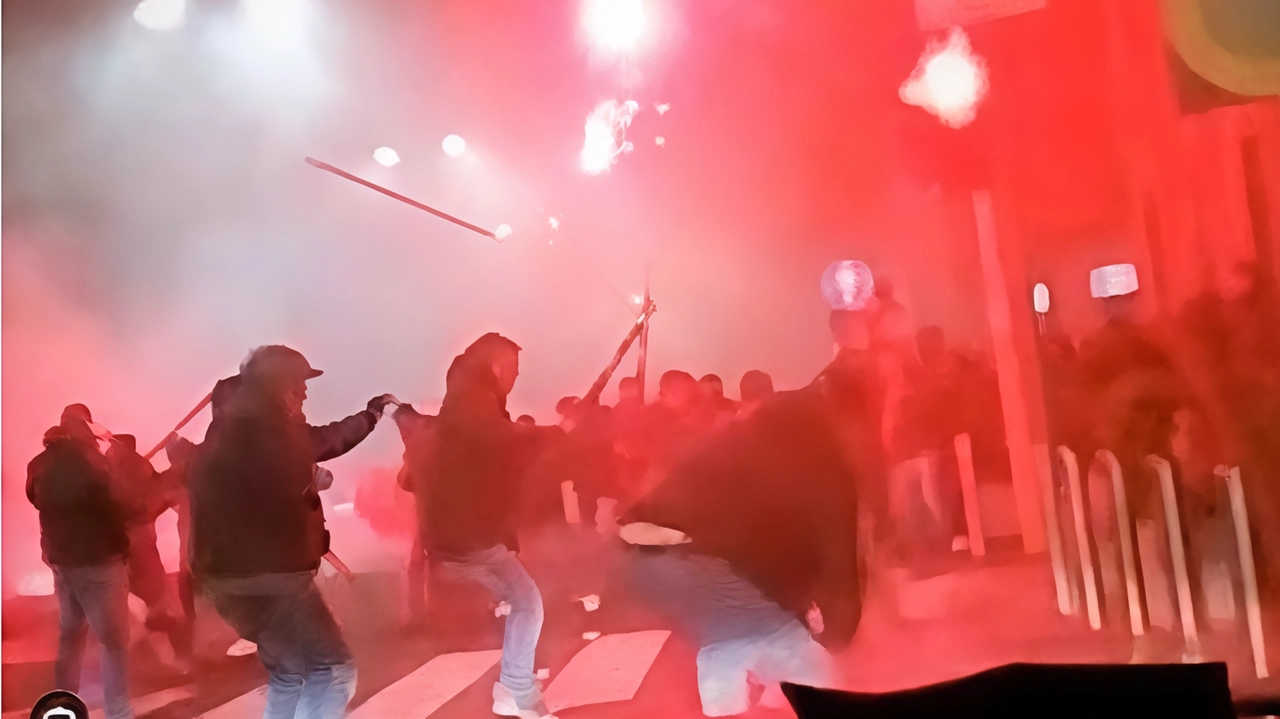 Le intercettazioni nel “baretto“ e l’indagine bloccata dalla pandemia "Intimidazioni anche verso dirigenti del club e steward, modalità mafiose". Le intercettazioni nel “baretto“ e l’indagine bloccata dalla pandemia "Intimidazioni anche verso dirigenti del club e steward, modalità mafiose".