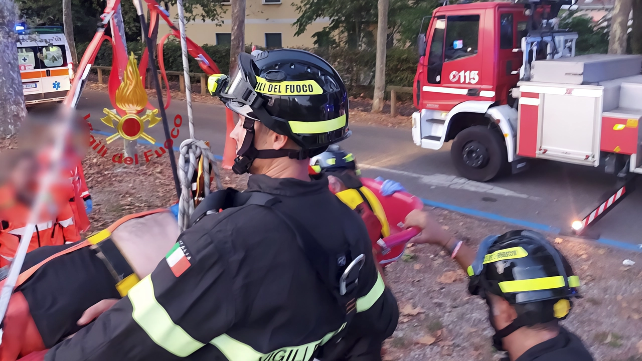 È in ospedale per precauzione ma in buone condizioni il ragazzo albanese che nella rovinosa caduta ha riportato solo contusioni È in ospedale per precauzione ma in buone condizioni il ragazzo albanese che nella rovinosa caduta ha riportato solo contusioni