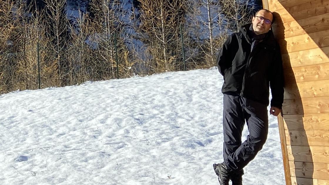 Inarzo, la mostra “Gocce di finitudine” mette in gioco i cinque sensi Inarzo, la mostra “Gocce di finitudine” mette in gioco i cinque sensi