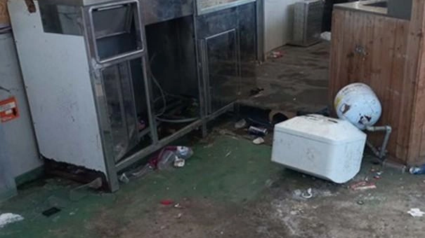 L’ex serra un tempo attrezzata oggi è in balia di vandali e persone senza fissa dimora Urgono interventi di ripristino