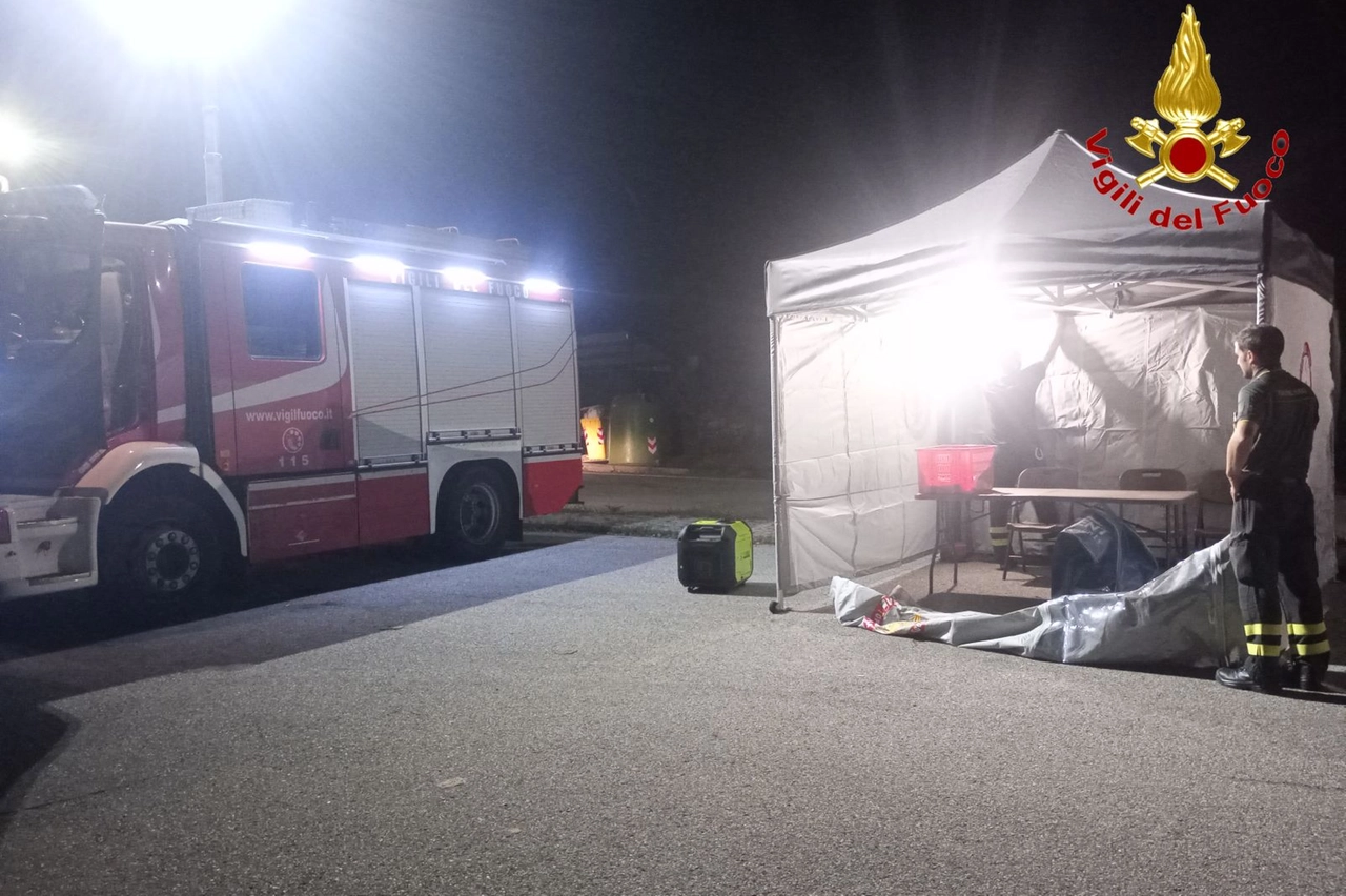 Il campo base allestito dalle squadre di soccorso impegnate nella ricerca della donna