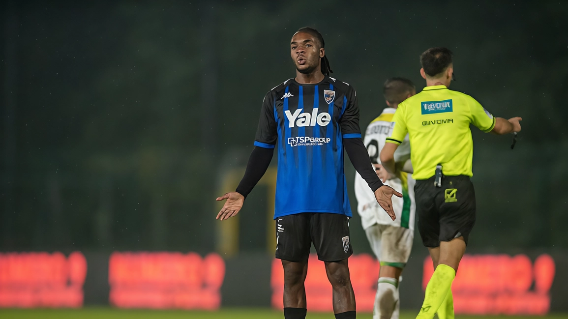 Il Renate affronta l'Union Clodiense senza l'allenatore e il vice squalificati. Monguzzi guiderà la squadra, con incertezze nella formazione. La sfida si preannuncia difficile per entrambe le squadre.