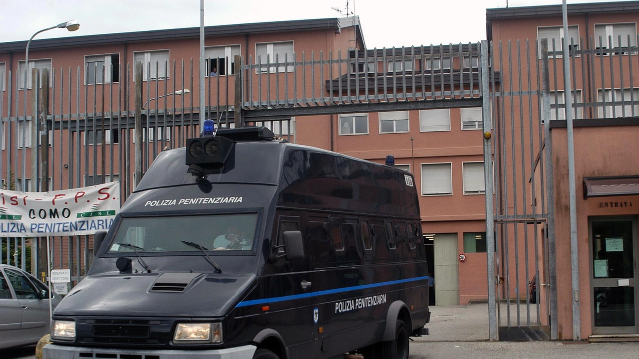 È rimasto ferito dopo una lite in strada, ha chiamato la polizia ed è stato arrestato perché ricercato. Kurugamage... È rimasto ferito dopo una lite in strada, ha chiamato la polizia ed è stato arrestato perché ricercato. Kurugamage...