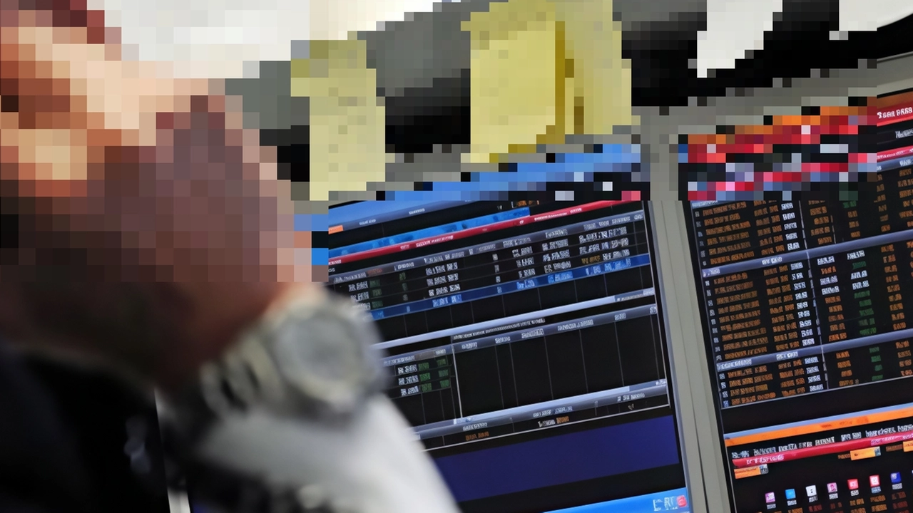 Un broker in un'immagine di repertorio. L'uomo arrestato nel Bresciano si spacciava per broker ma non era abilitato Un broker in un'immagine di repertorio. L'uomo arrestato nel Bresciano si spacciava per broker ma non era abilitato