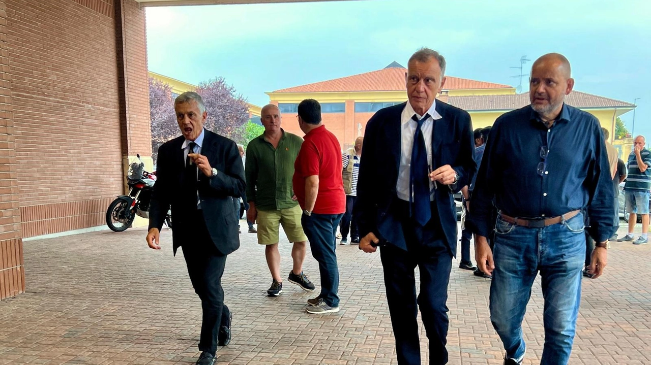 L’arrivo del commissario nominato dal Ministero all’incontro con le maestranze Messe sul tavolo difficoltà e prospettive della cooperativa L’arrivo del commissario nominato dal Ministero all’incontro con le maestranze Messe sul tavolo difficoltà e prospettive della cooperativa