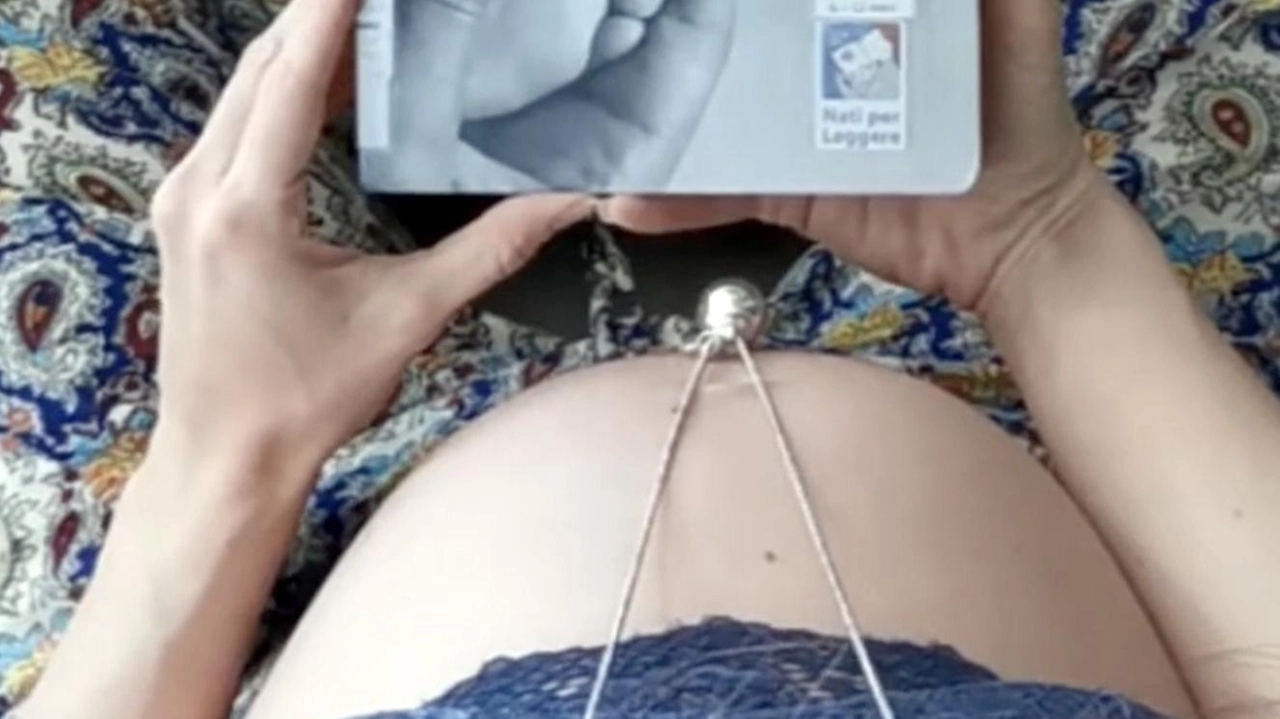 Un libro “a misura di bimbo“ e una lettera in dono ai genitori di ogni nuovo nato porteranno la... Un libro “a misura di bimbo“ e una lettera in dono ai genitori di ogni nuovo nato porteranno la...
