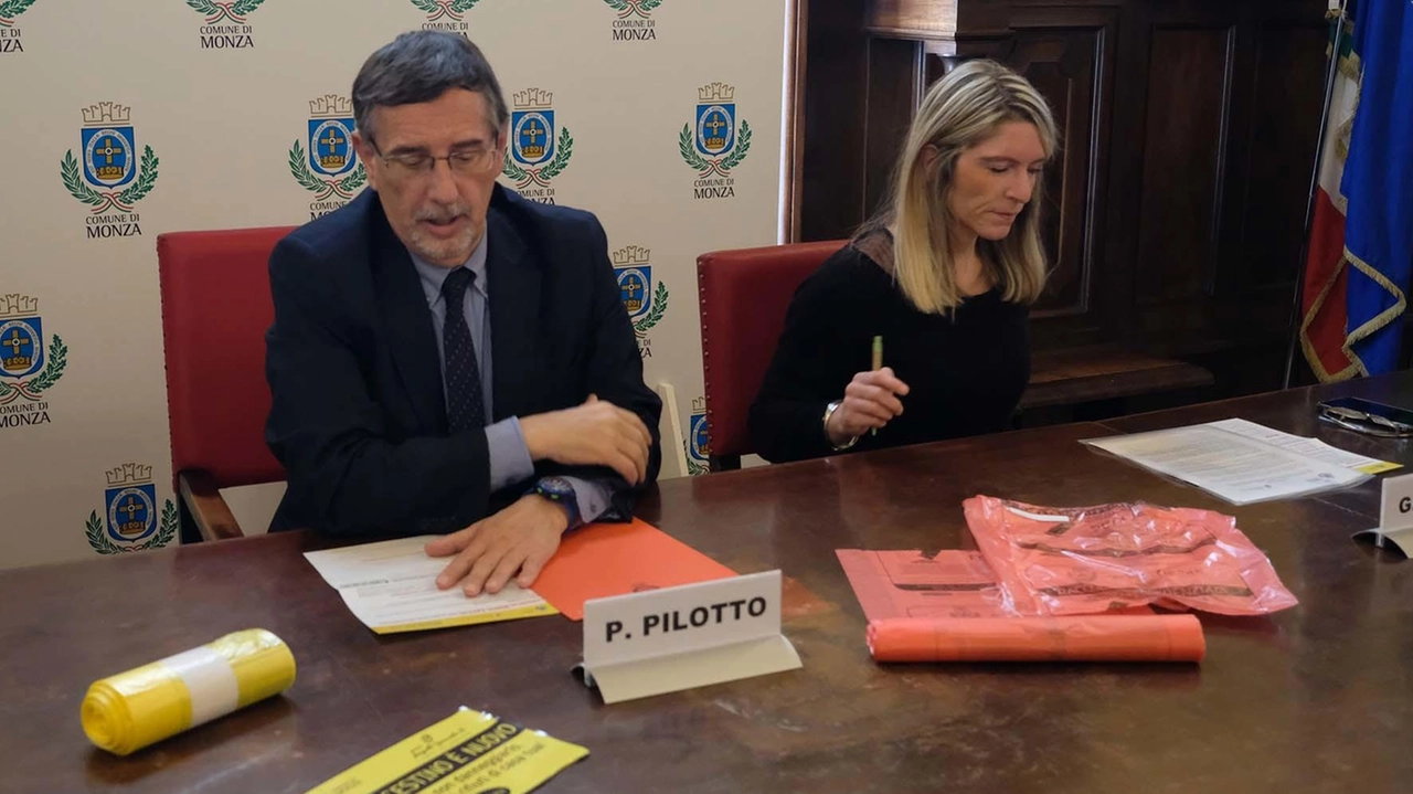 Il sindaco affida alla neo assessora mobilità, viabilità e trasporti. L’incarico più insidioso sui rifiuti assegnato a Viviana Guidetti. Il sindaco affida alla neo assessora mobilità, viabilità e trasporti. L’incarico più insidioso sui rifiuti assegnato a Viviana Guidetti.