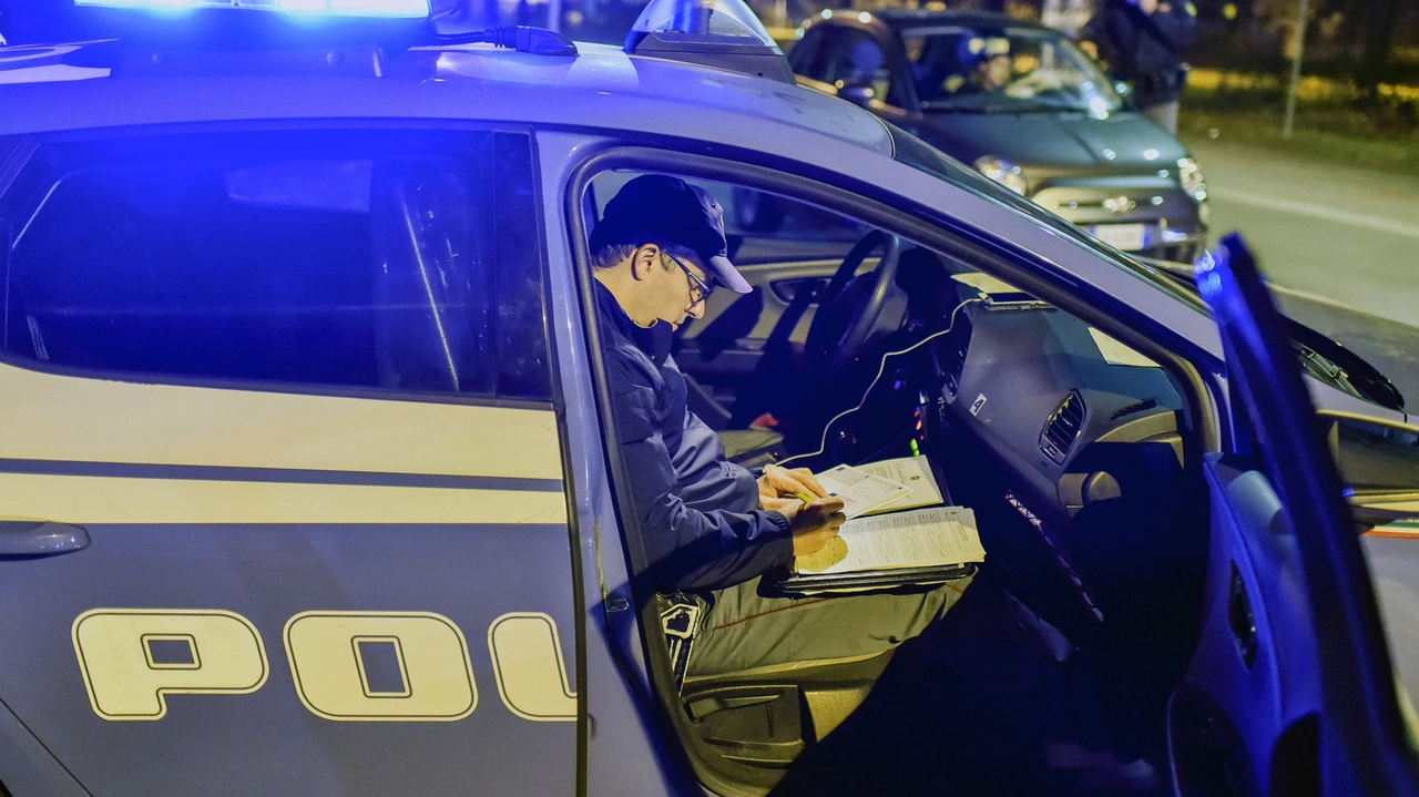 Una pattuglia della Polizia di Stato (immagine di repertorio)
