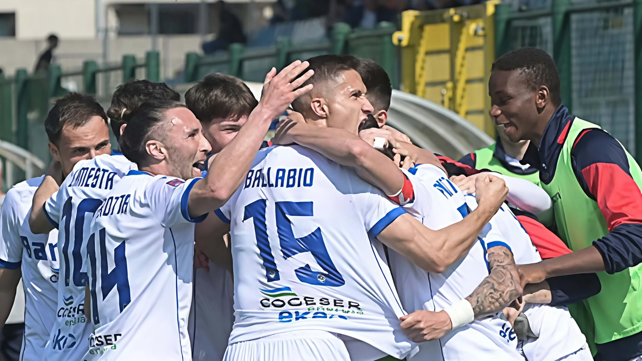 Giana Erminio supera Virtus Verona 1-0 grazie al gol di Tirelli. Prossima sfida contro Renate nei playoff.