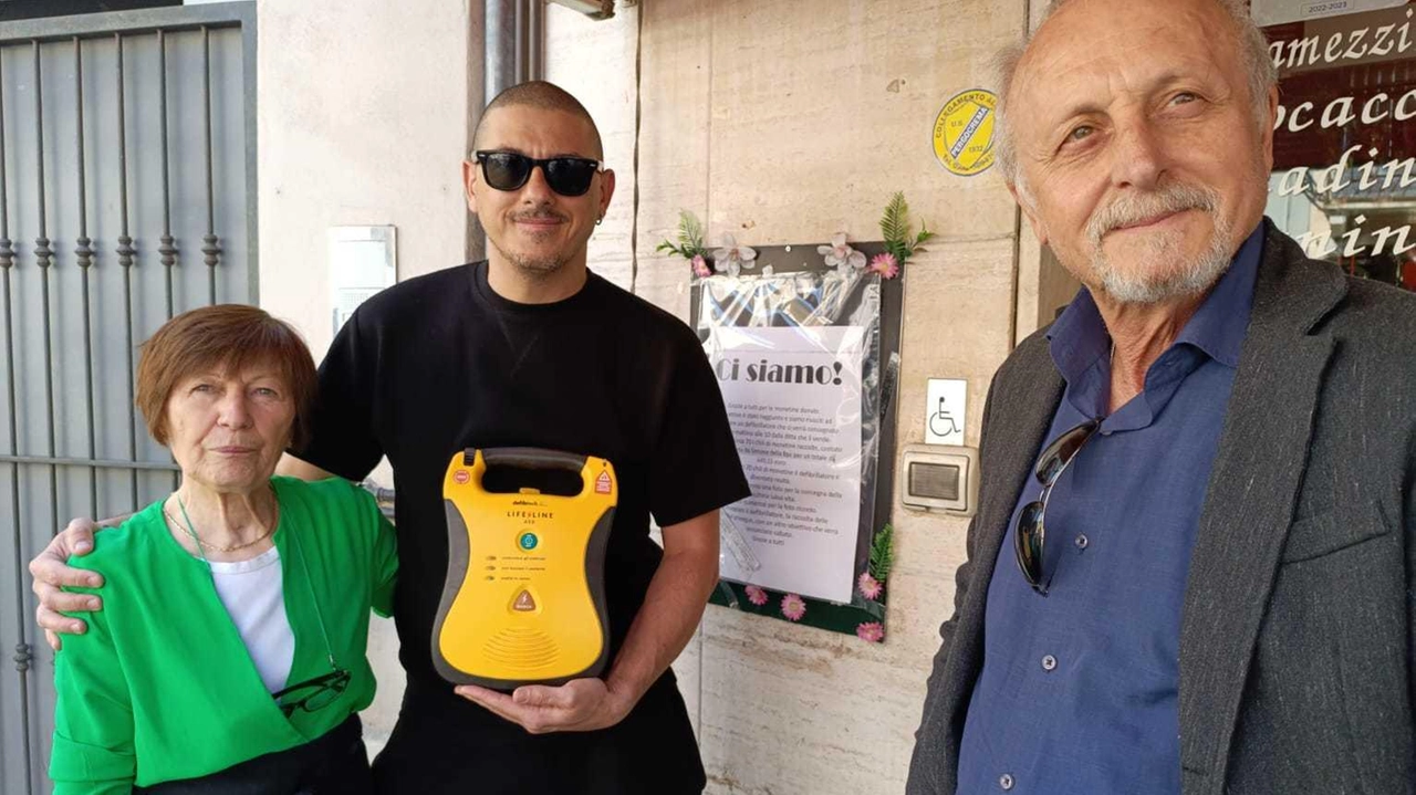 È arrivato ieri mattina il defibrillatore che sarà donato alla parrocchia di San Bartolomeo e San Giacomo di Crema. È... È arrivato ieri mattina il defibrillatore che sarà donato alla parrocchia di San Bartolomeo e San Giacomo di Crema. È...