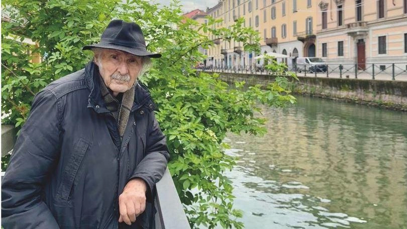 Gigi Pedroli accanto al 'suo' Naviglio Gigi Pedroli accanto al 'suo' Naviglio