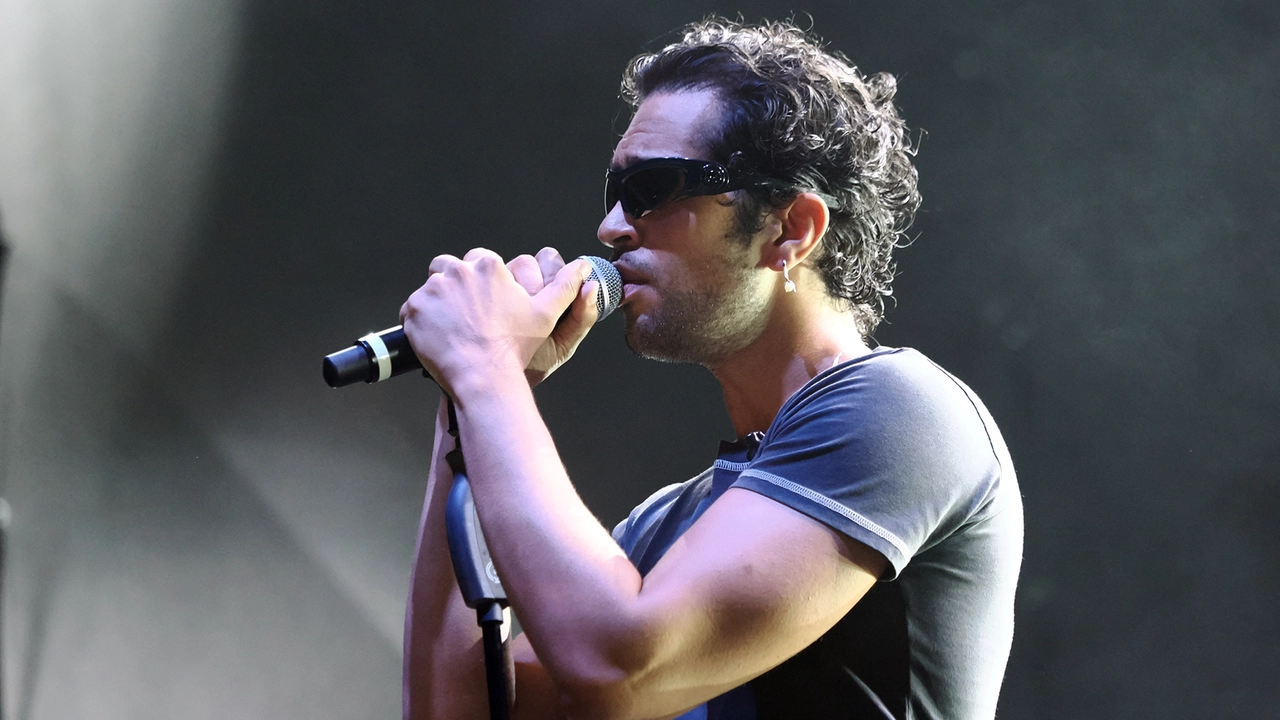 Mahmood in un recente concerto FotoSchicchi)
