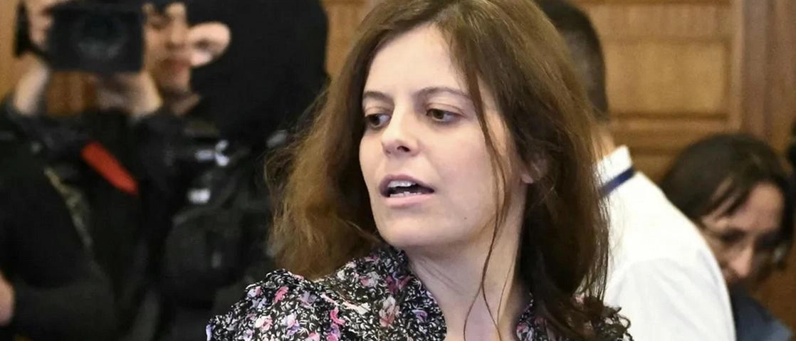 L’eurodeputata di destra attacca la maestra detenuta a Budapest. Ma la famiglia non ci sta: "Questo è diventato un processo politico. L’ho incontrata, è motivata. Non si è candidata per fuggire".