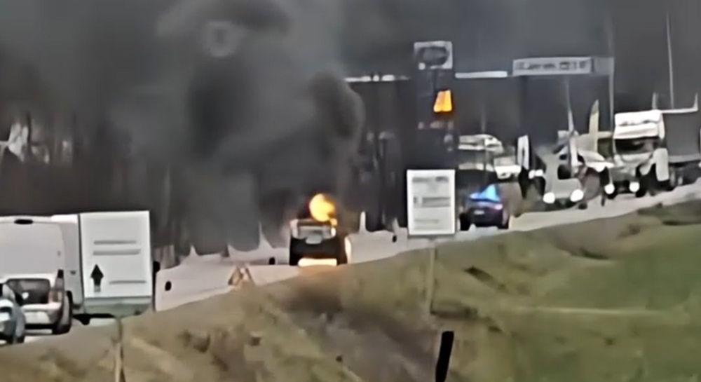 Ballabio, auto in fiamme: salvo il conducente. La Sp 62 della Valsassina paralizzata da ilgiorno.it Ballabio, auto in fiamme: salvo il conducente. La Sp 62 della Valsassina paralizzata