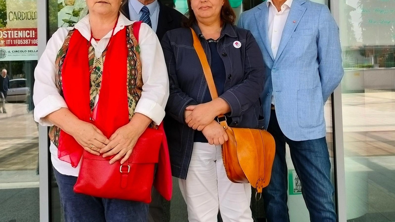 Da sinistra Gianna Moretto Fp Cgil Varese. , Daniele Bonsembiante Cittadinanzattiva Lombardia. , Stefania Filetti segretaria generale Cgil Varese e Bruno Zecca segretario regionale Fp Cgil Medici Da sinistra Gianna Moretto Fp Cgil Varese. , Daniele Bonsembiante Cittadinanzattiva Lombardia. , Stefania Filetti segretaria generale Cgil Varese e Bruno Zecca segretario regionale Fp Cgil Medici
