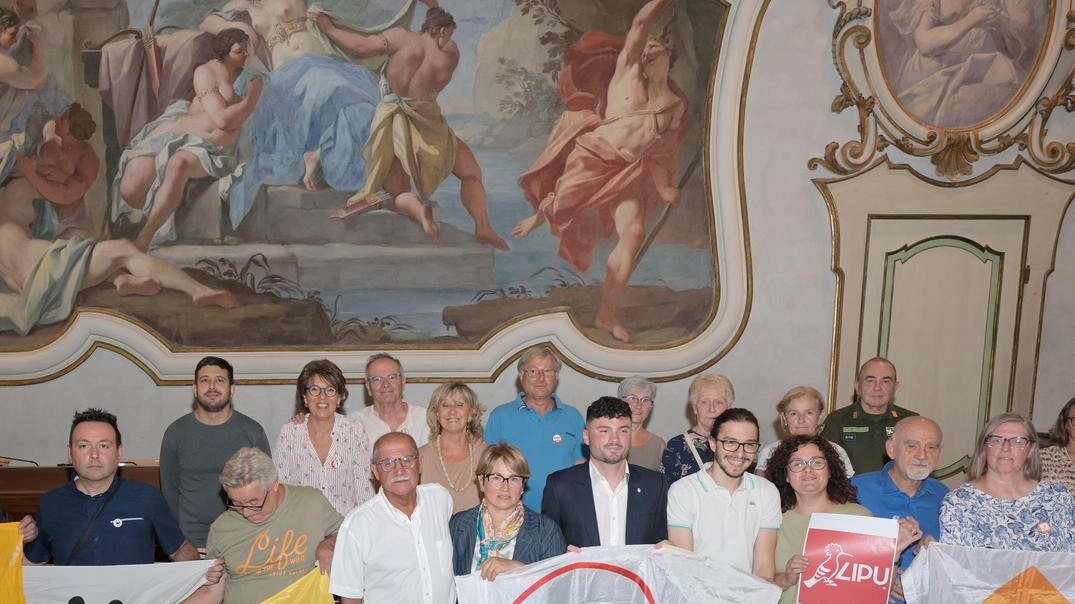 Sono specie protette, ma da domani storni e fringuelli potranno essere cacciati. Il consigliere comunale del Movimento 5 Stelle...
