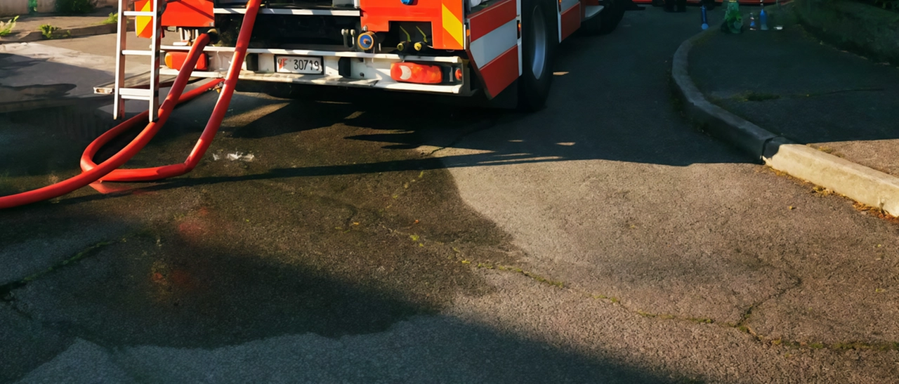 Il camper prende fuoco . Proprietario intossicato dal fumo