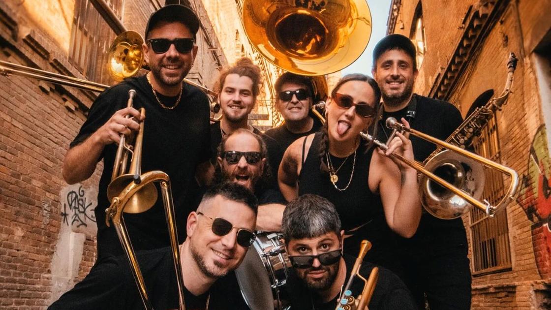 milano la citt224 che sale musica in mercati rionali piazze e strade