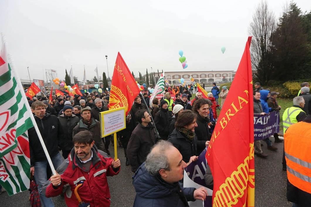 Una manifestazione dei lavoratori della St