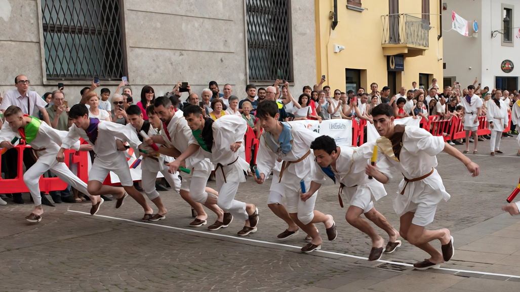 La contrada di San Pietro al Dosso conquista l’ennesima affermazione. Una grande festa per rivivere lo scontro del 1227 tra i Visconti e i Torriani. La contrada di San Pietro al Dosso conquista l’ennesima affermazione. Una grande festa per rivivere lo scontro del 1227 tra i Visconti e i Torriani.