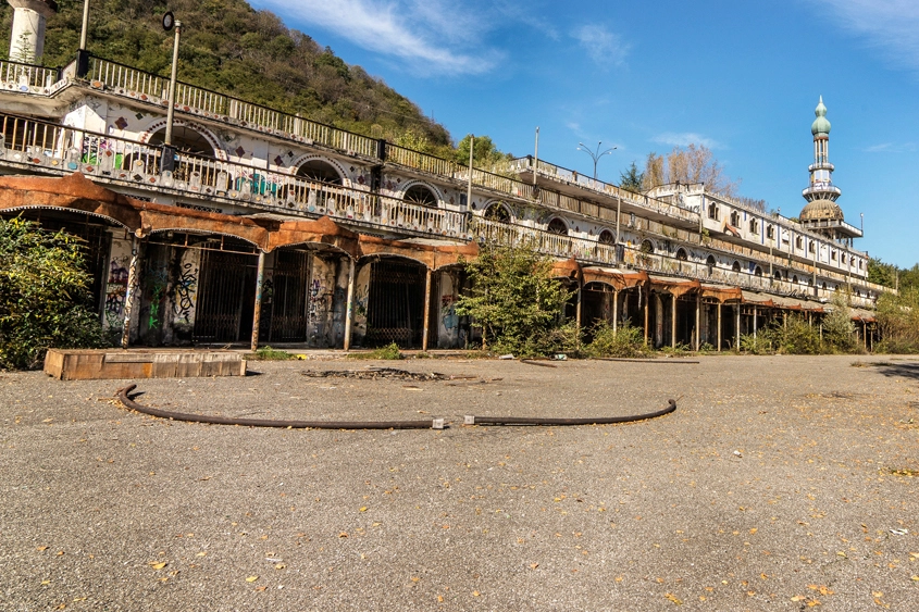 Il paese fantasma di Consonno è diventato in realtà una meta per molti appassionati