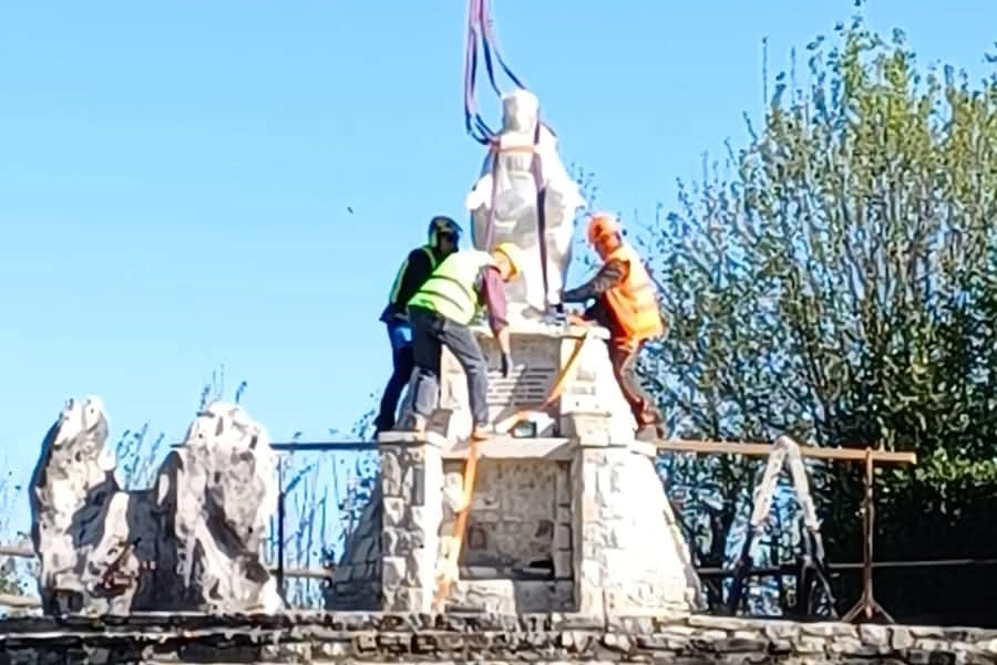 L'insatallazione della Madonna a Santa Maria del Giogo.