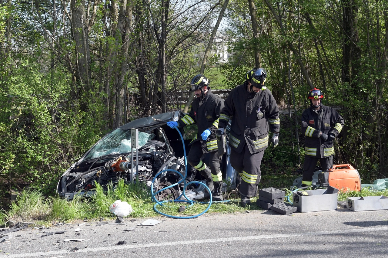 Incidente nel Milanese, morta donna e grave figlia 16enne