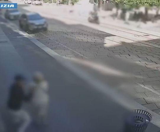 Rapina un’anziana in strada: preso grazie alle telecamere