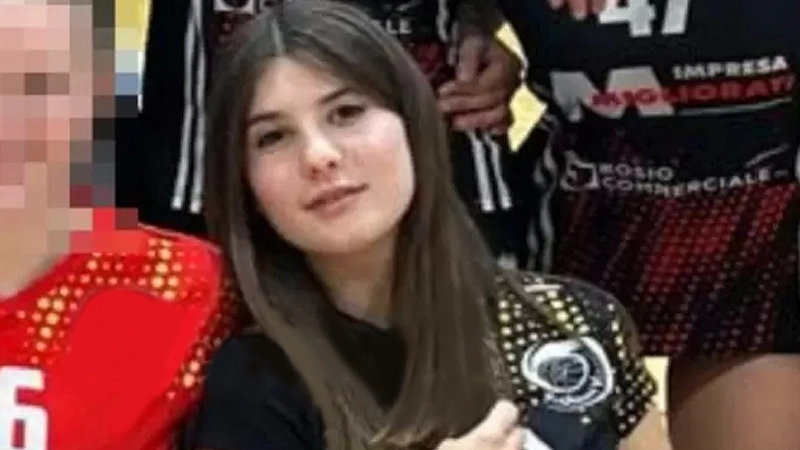 Matilde Valeri colpita da un infarto in spiaggia, la 14enne donerà gli organi. Su di lei lo sfregio no-vax