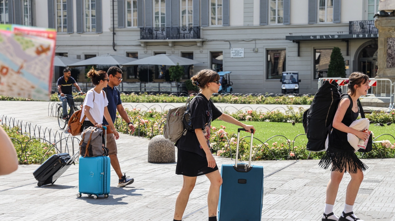 Boom degli affitti brevi nel Varesotto: meno alberghi, più b&b e “avanzano i nuovi turisti”