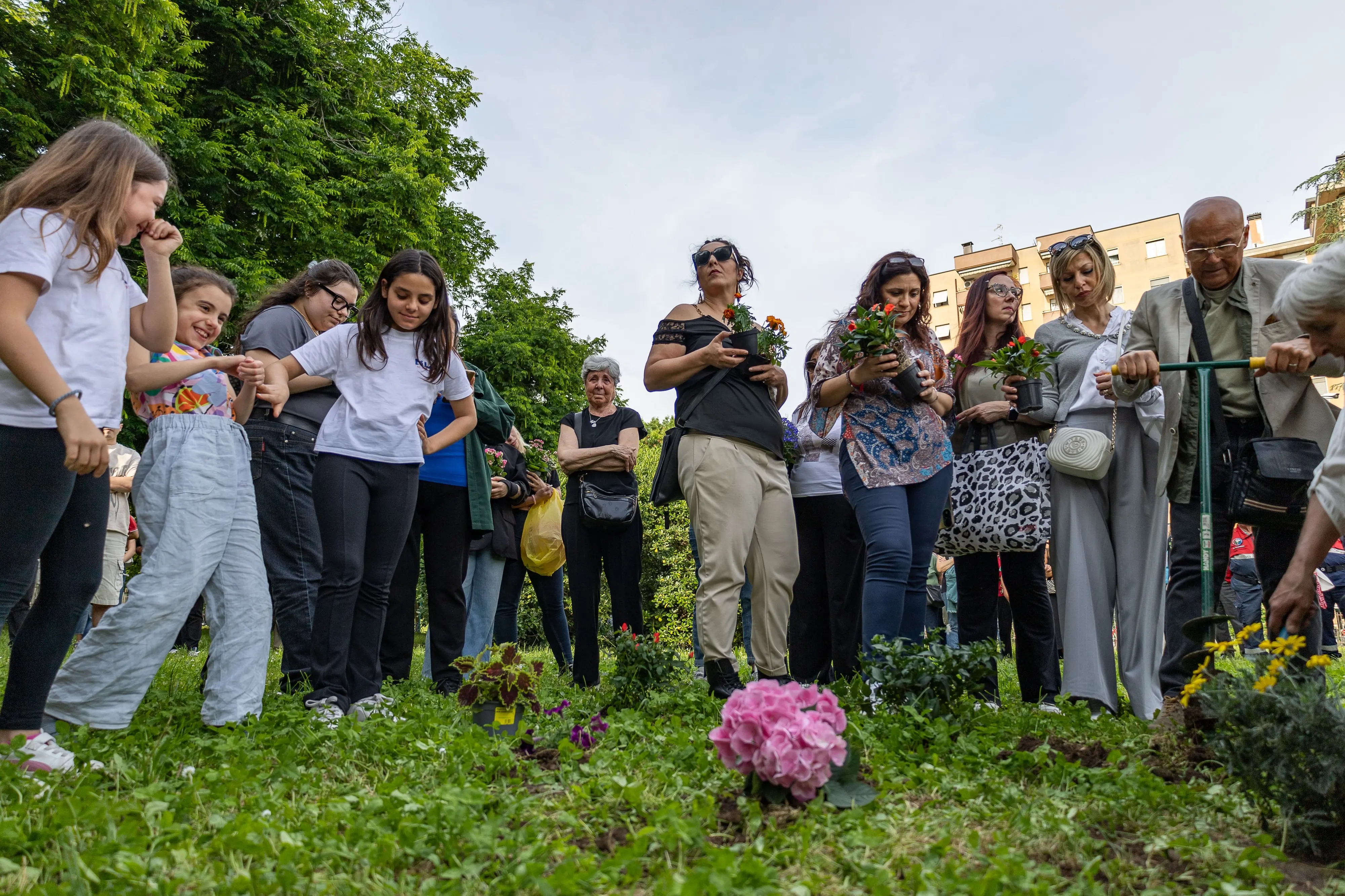 Cologno Monzese, un giardino per Sofia Castelli nel giorno del suo compleanno