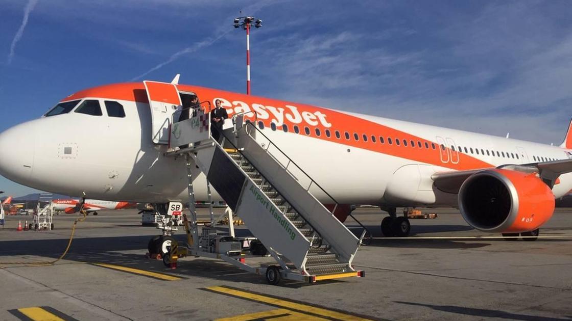 "Indennità di volo anche in ferie". Dopo ghisa e macchinisti Trenord ora è il turno di 33 piloti di EasyJet "Indennità di volo anche in ferie". Dopo ghisa e macchinisti Trenord ora è il turno di 33 piloti di EasyJet