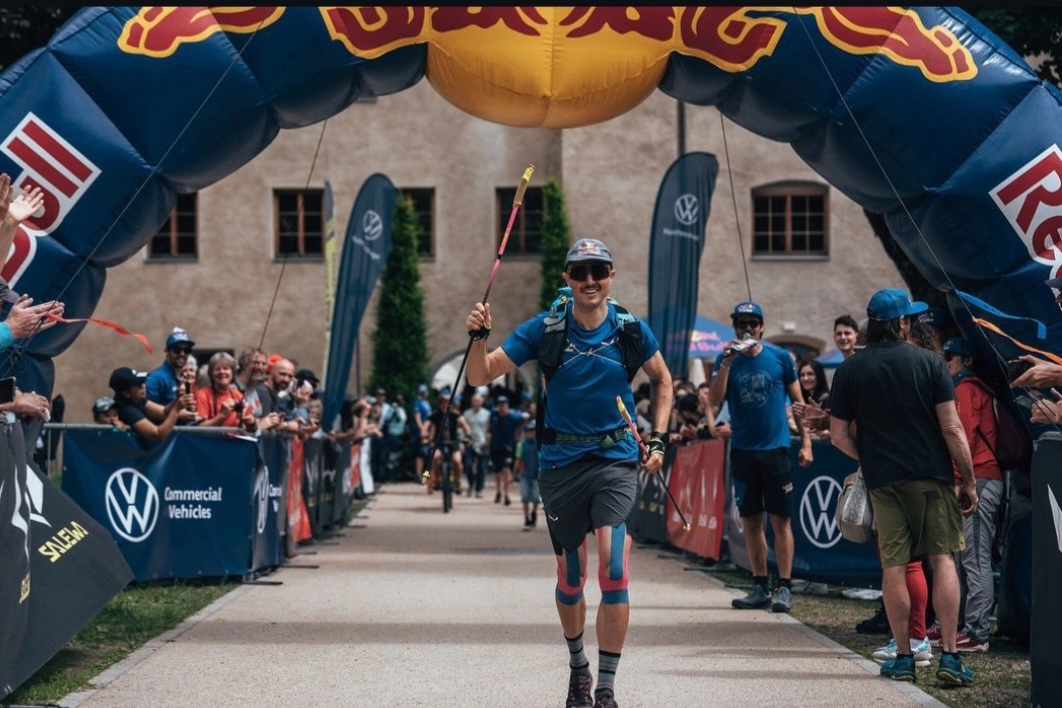 Aaron Durogati taglia per primo il traguardo della Red Bull X-Alps
