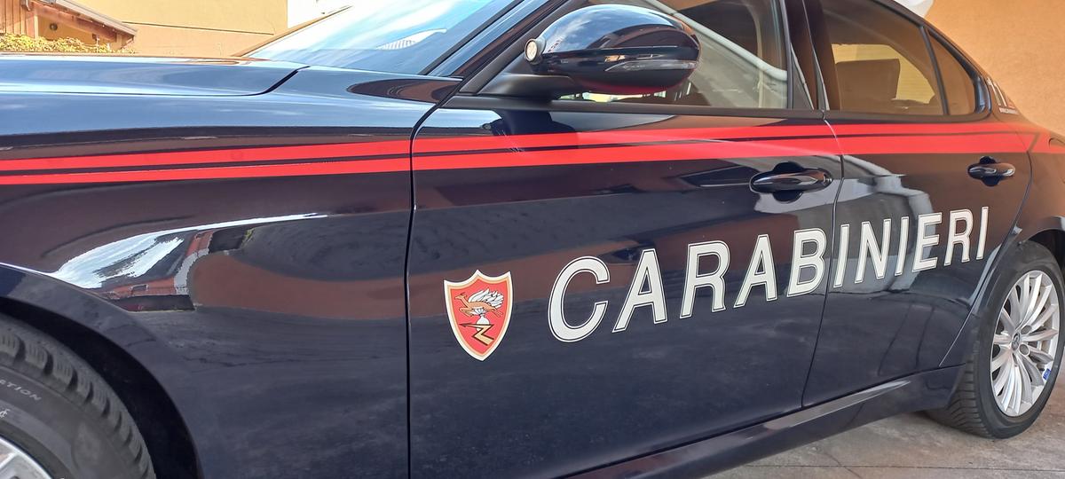 Parabiago, strappa la catenina a un’anziana: rapinatore inseguito e bloccato da due cittadini