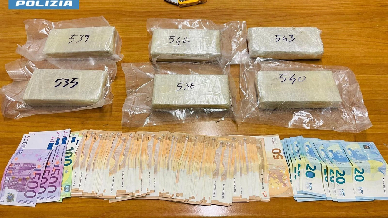 Arrestato un marocchino di 44 anni pluripregiudicato per detenzione ai fini di spaccio di sostanza stupefacente Arrestato un marocchino di 44 anni pluripregiudicato per detenzione ai fini di spaccio di sostanza stupefacente