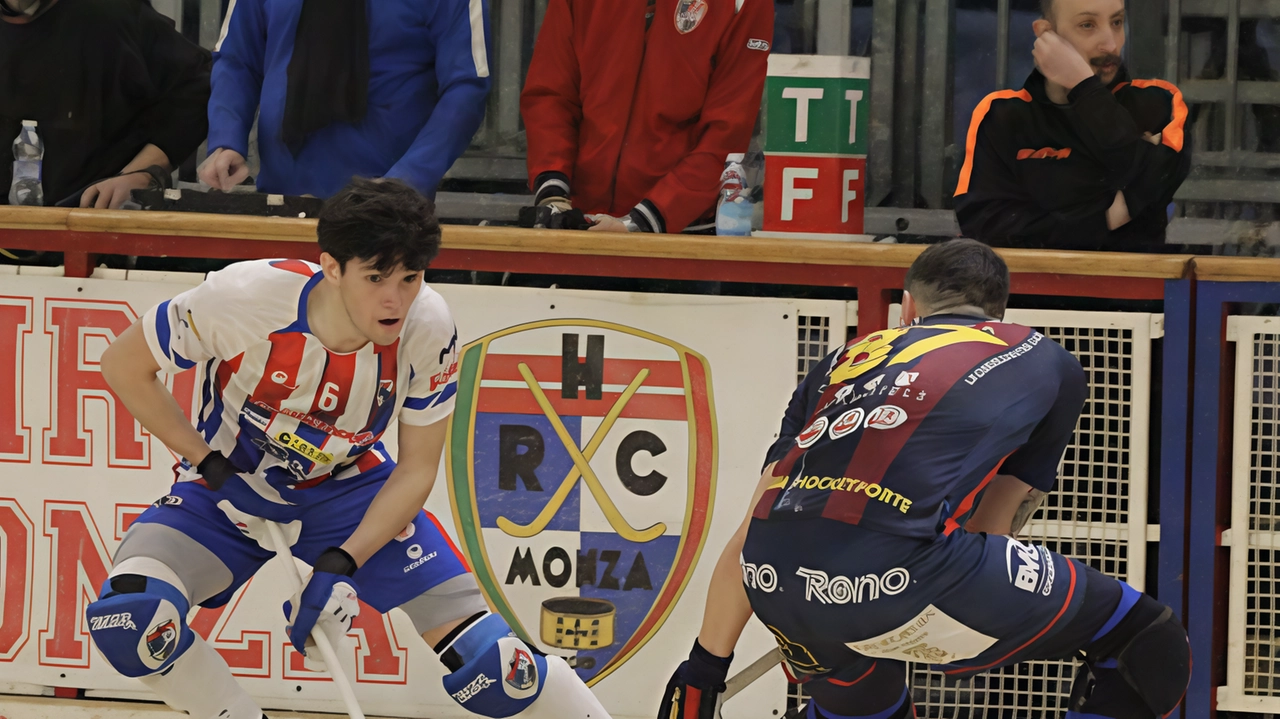 L’Hockey Monza si è rinforzato in attacco con gli arrivi di due giocatori: Paolo Colamaria e l’argentino Ioaquin Olmos l’anno scorso in Spagna L’Hockey Monza si è rinforzato in attacco con gli arrivi di due giocatori: Paolo Colamaria e l’argentino Ioaquin Olmos l’anno scorso in Spagna